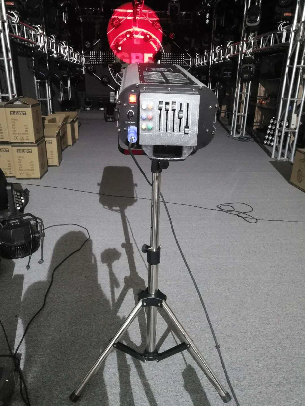 Gbr Manual Use 350W LED Follow Spot Stage Light 3600K-6000K RGBW Narrow Beam Sharpy Stage Spot Light